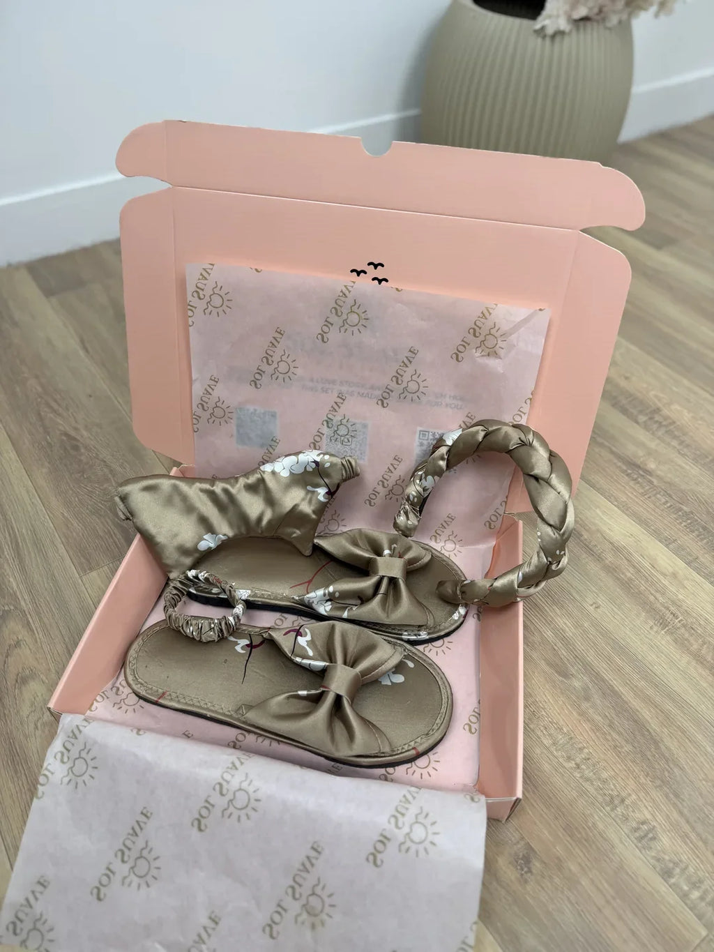 #Color_Beige