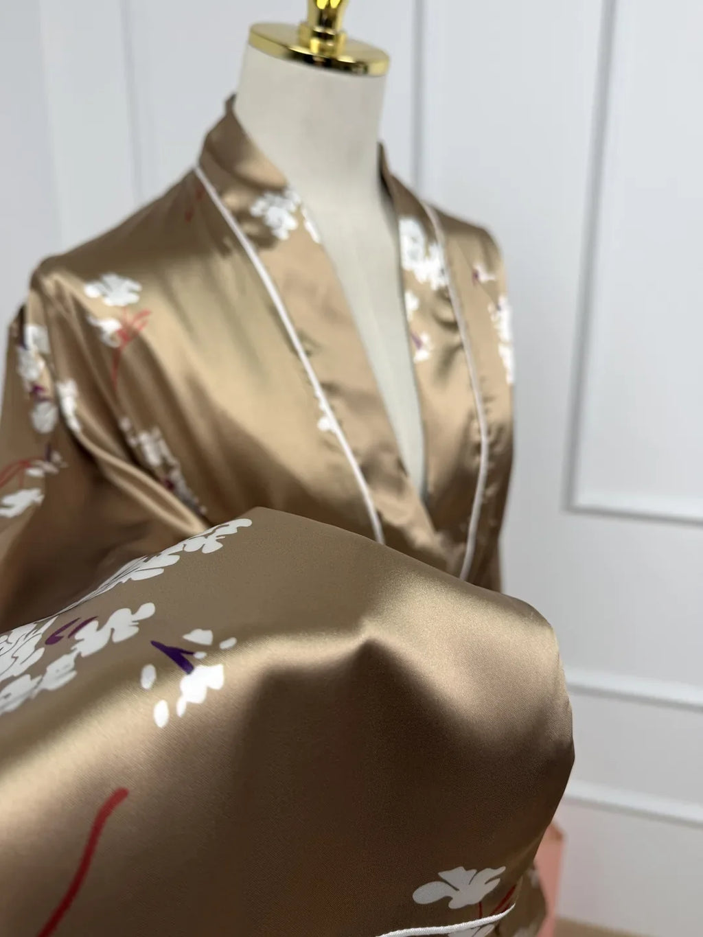 #Color_Beige