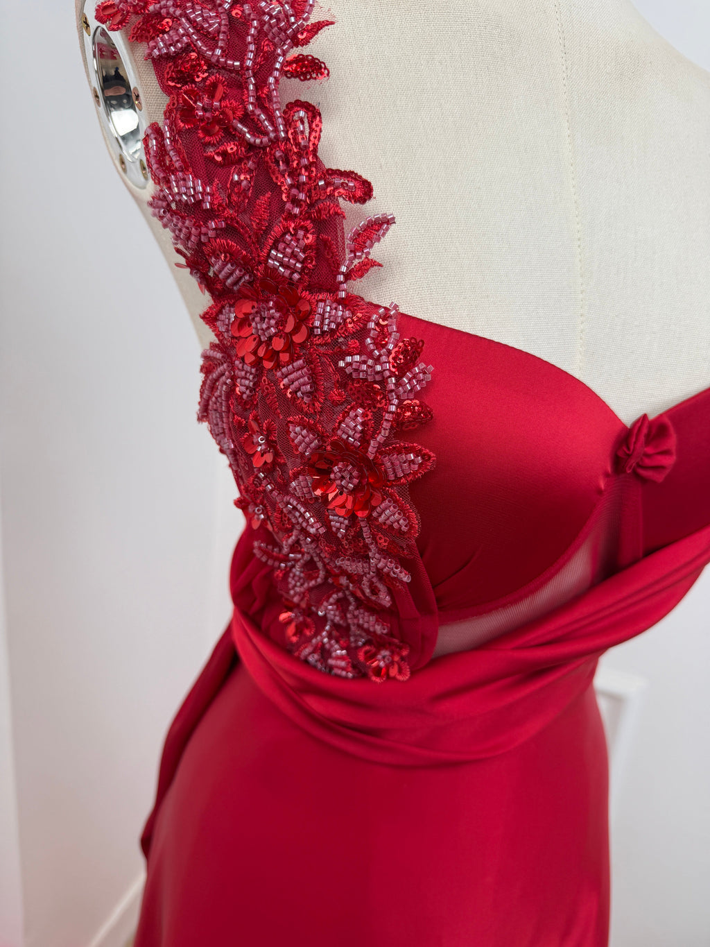 #Color_Ban Red