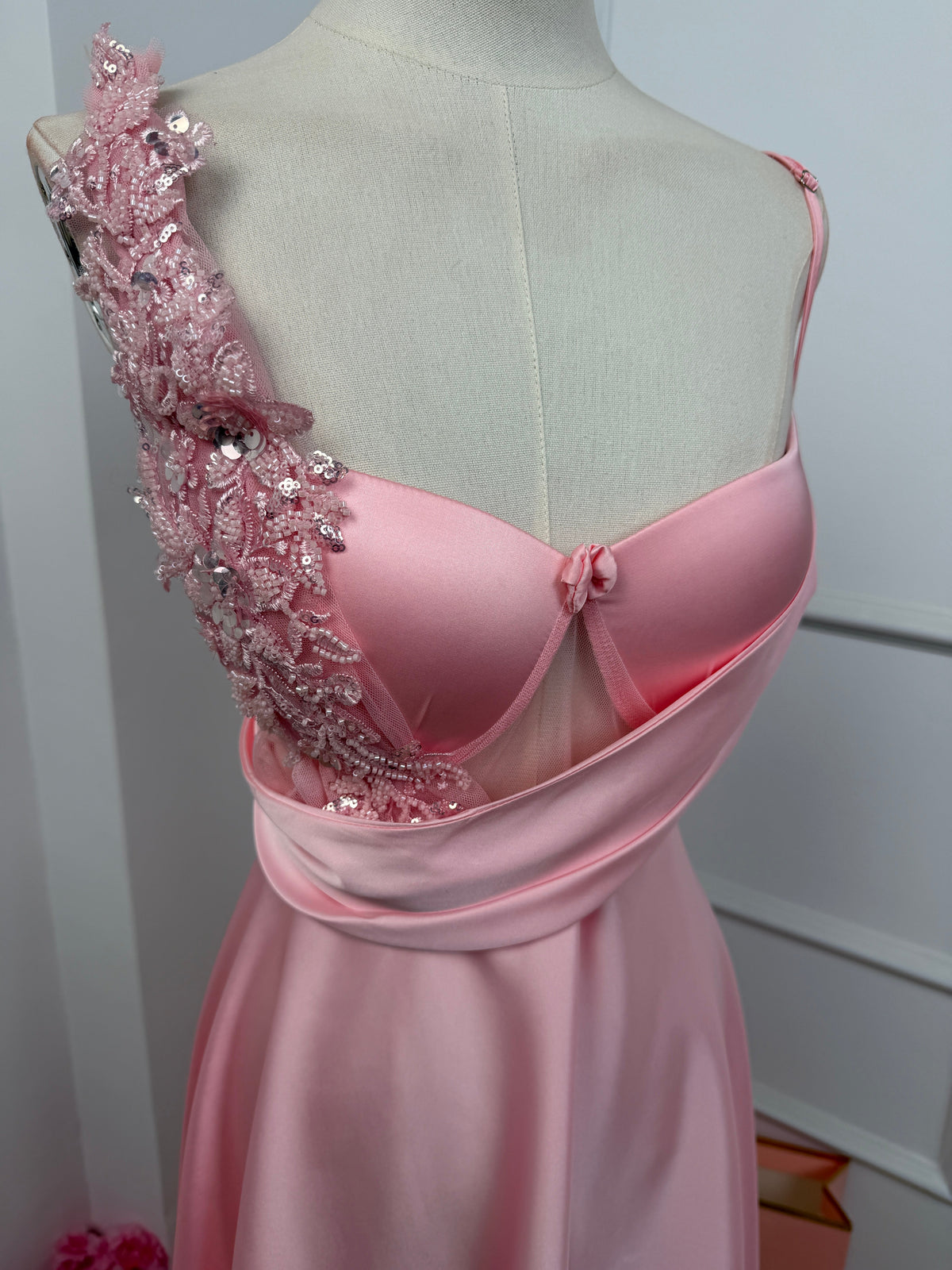 #Color_Light Pink