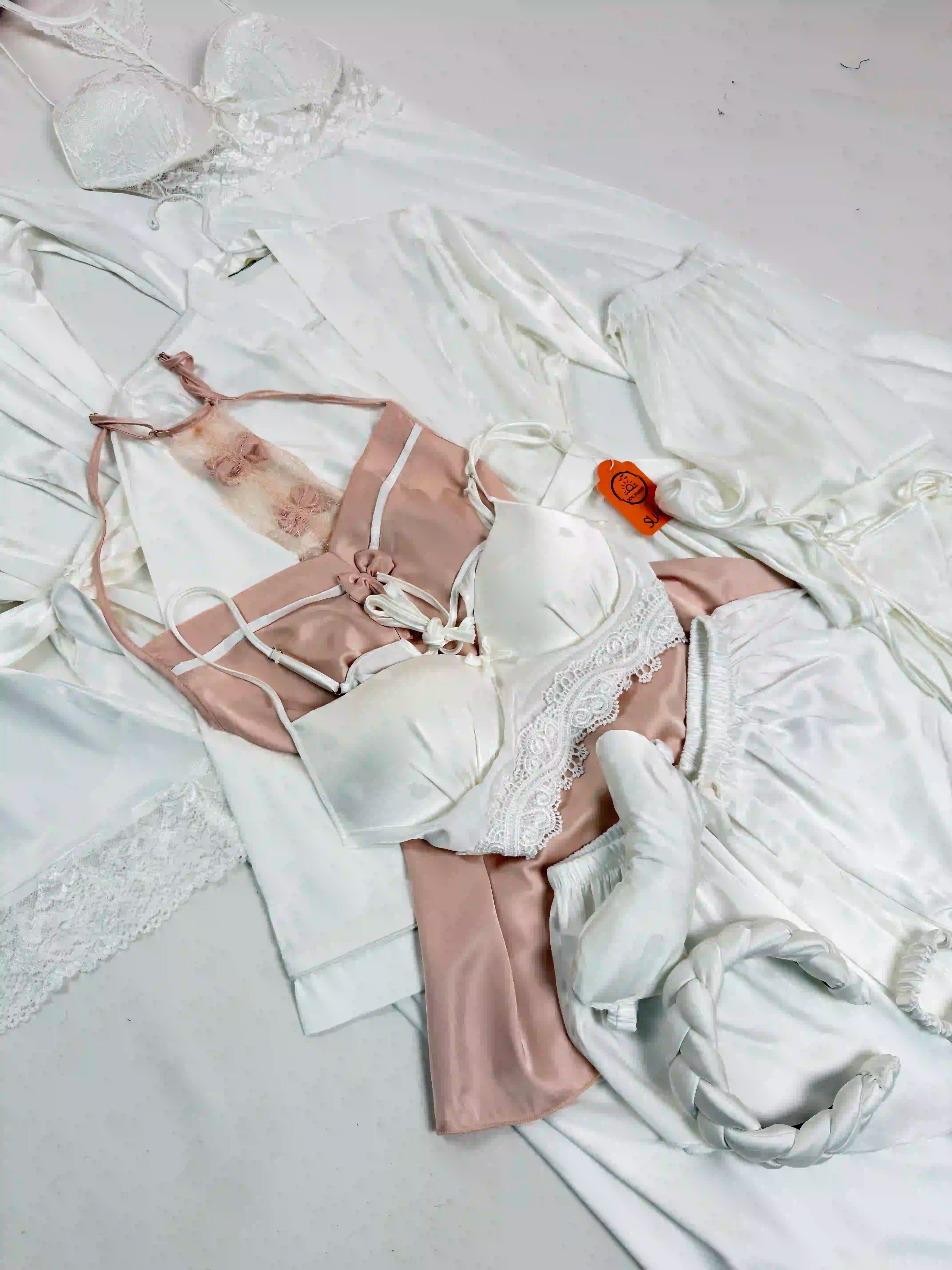 #Color_White