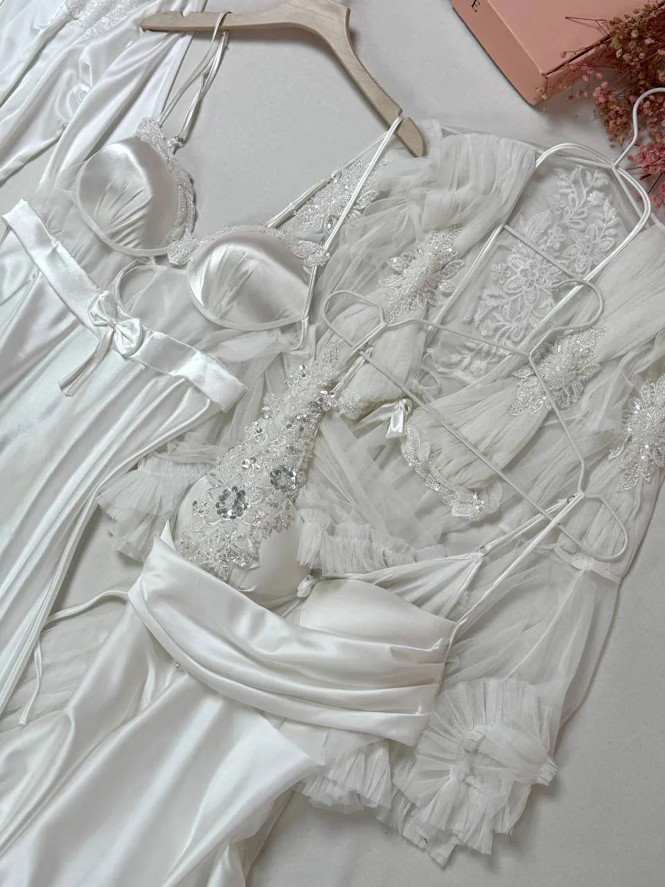 #Color_White